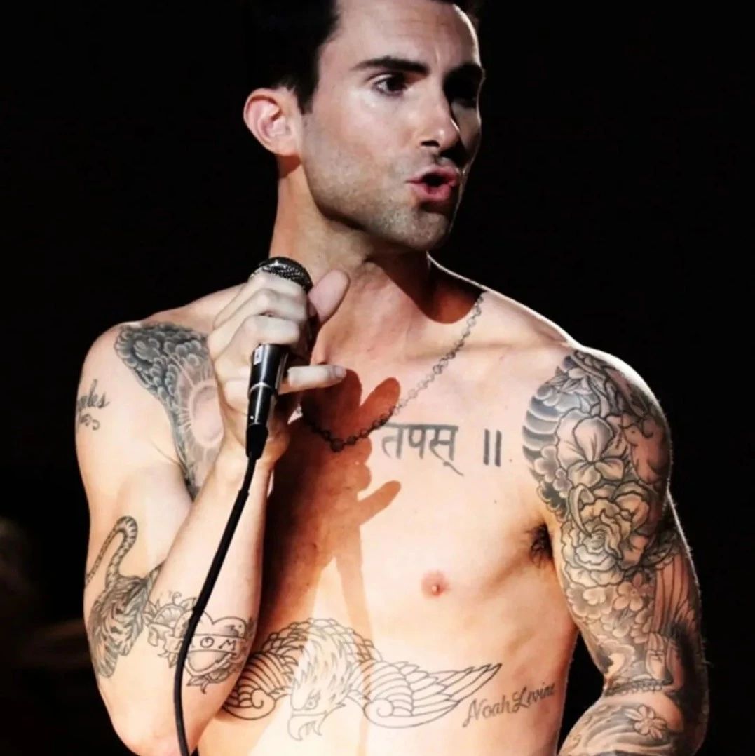 Adam Levine 再次纹身,想要成为花蝴蝶?