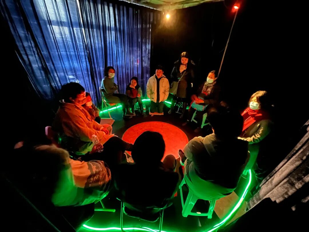 Classic theatre workshop. - Let Love replay us.