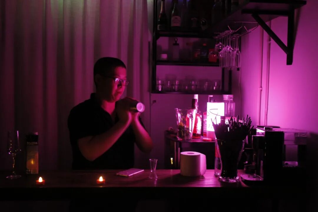 Show in cups - Sunday 21 - Drink at P4! Tickets are free. - P4 Theater