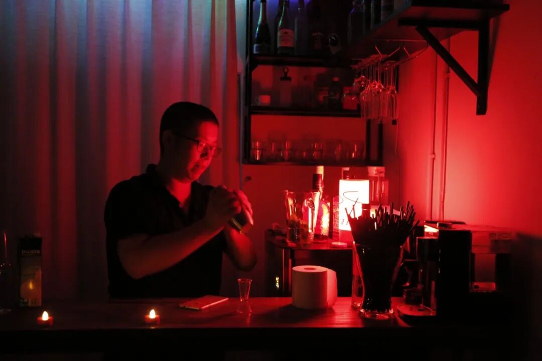 Show in cups - Sunday 21 - Drink at P4! Tickets are free. - P4 Theater