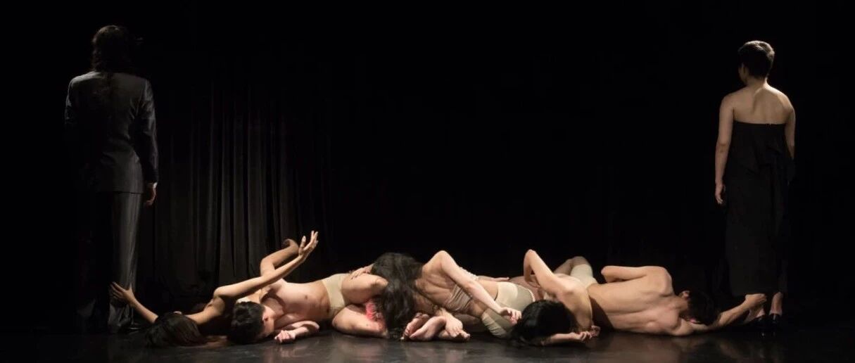 Dance theater, Cocoon Room. - When the body turns into ashes, there's nothing more than a soul.