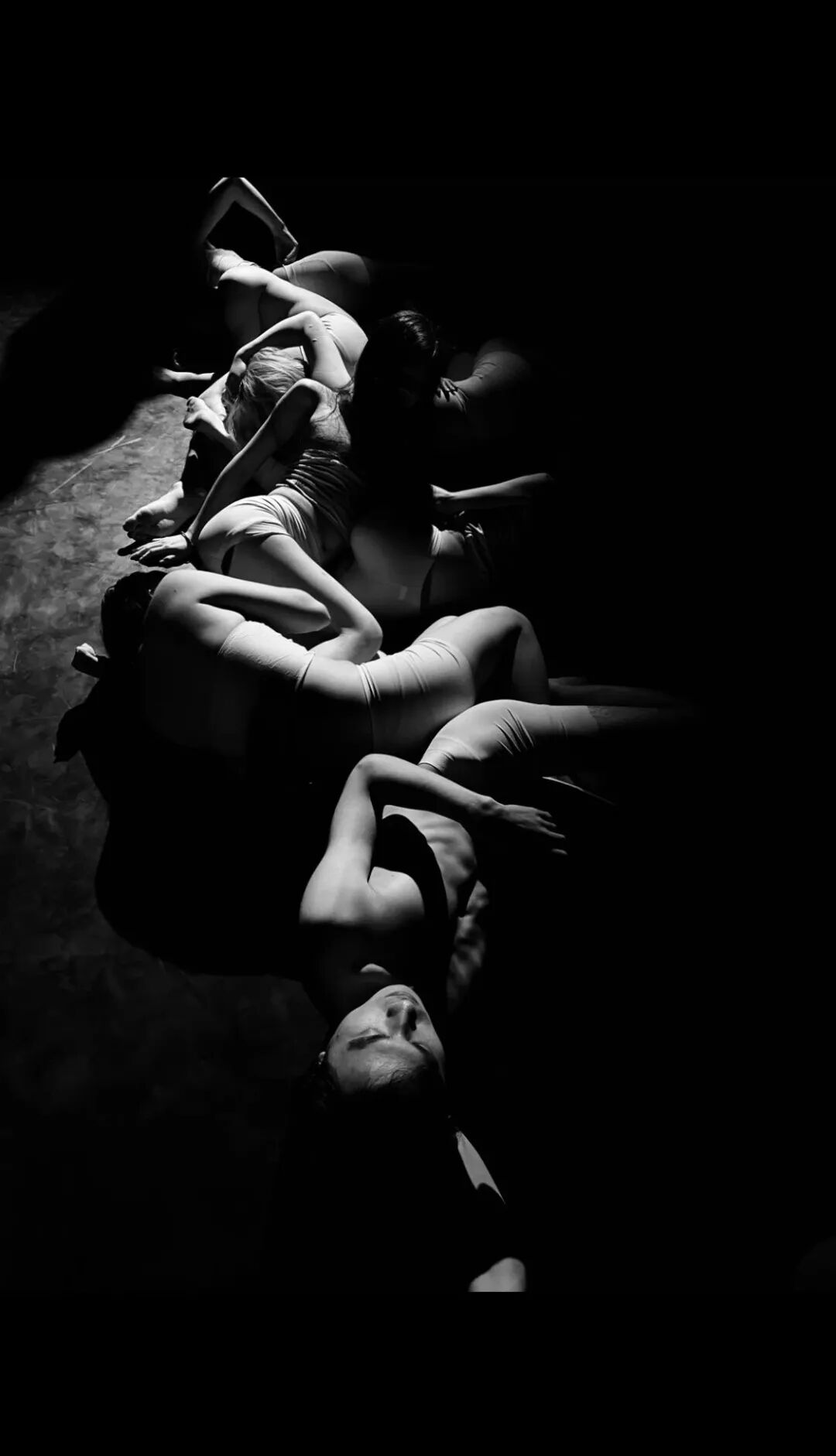 Dance theater, Cocoon Room. - When the body turns into ashes, there's nothing more than a soul.