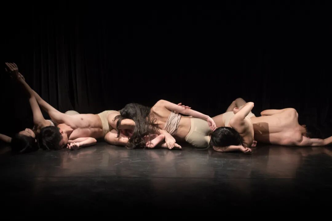 Dance theater, Cocoon Room. - When the body turns into ashes, there's nothing more than a soul.