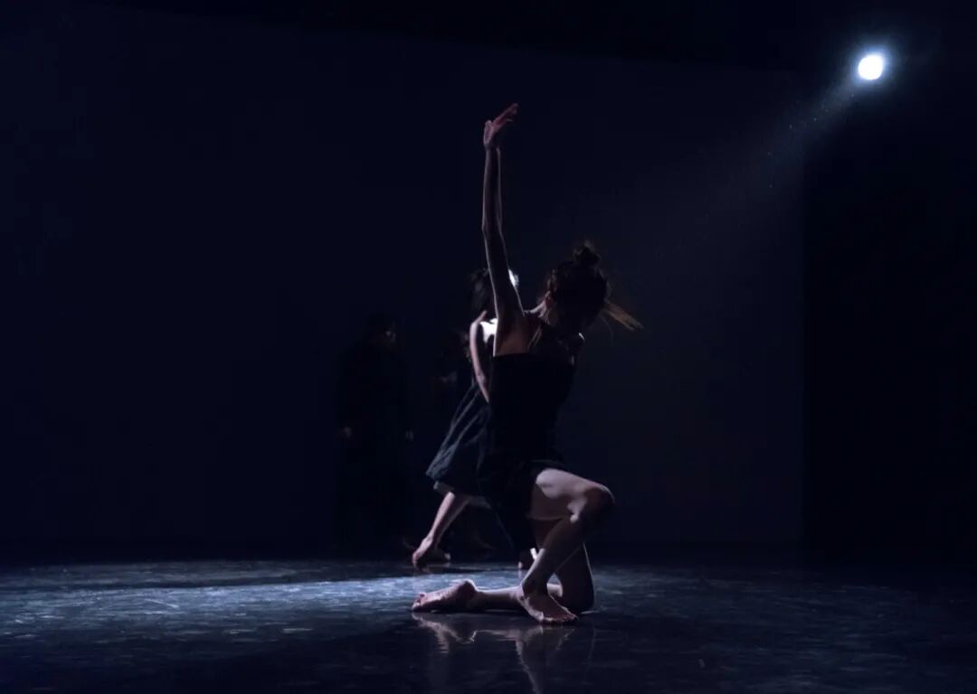 Dance theater, Cocoon Room. - When the body turns into ashes, there's nothing more than a soul.