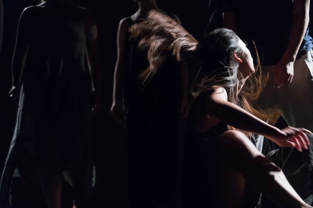 Dance theater, Cocoon Room. - When the body turns into ashes, there's nothing more than a soul.