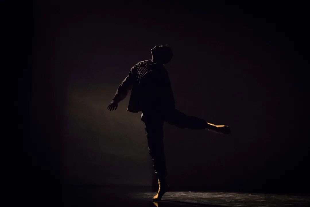 Dance theater, Cocoon Room. - When the body turns into ashes, there's nothing more than a soul.
