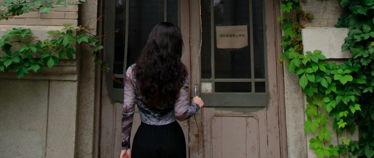 Four. - "The Eye of the Actress."