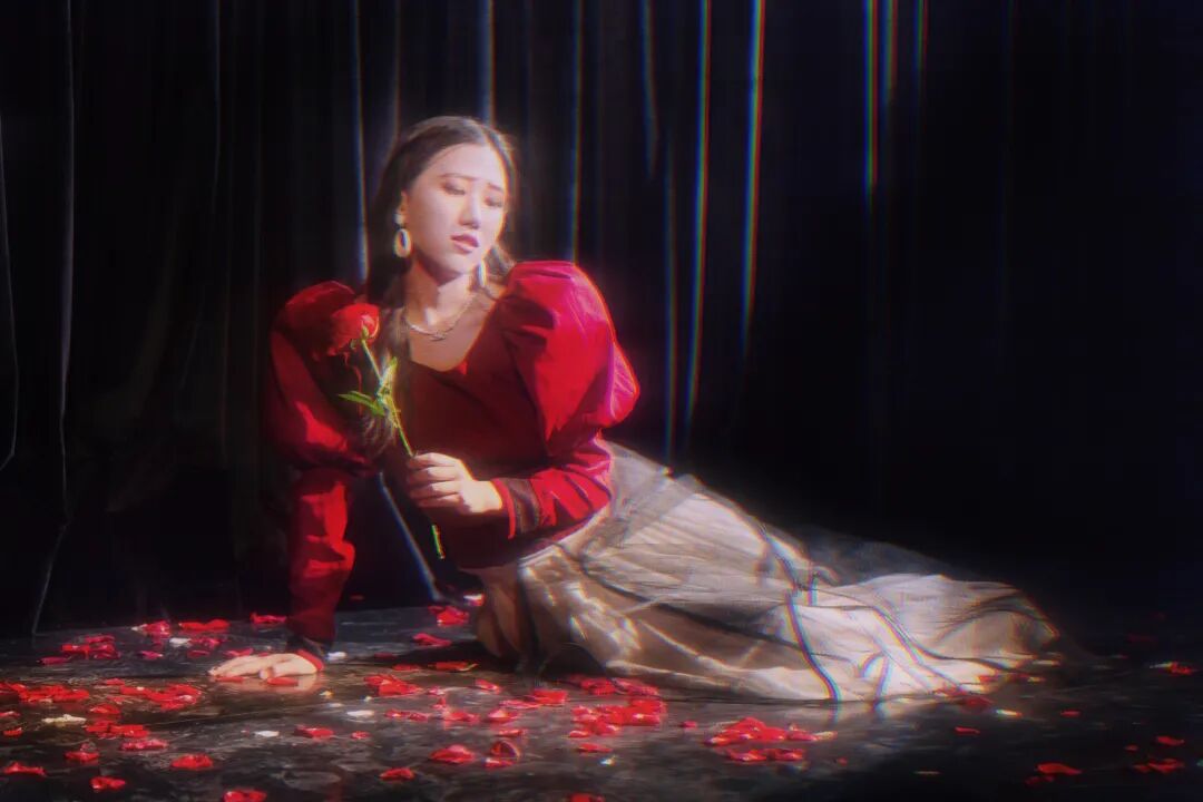 The three-day countdown for "Kill that rose" show!