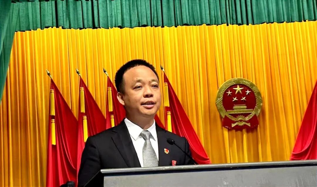 (茂名市电白区人民政府区长陈研作政府工作报告)