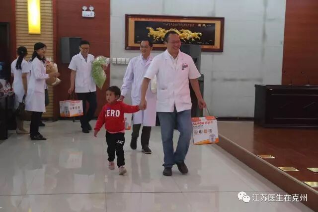 人民医院举行“润心谱大爱，医患一家亲”健康沙龙，刘济生副院长出席。