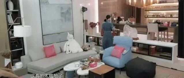 王鸥豪宅曝光，厨房在2楼超气派，但冰箱食物哪像女明星吃的？