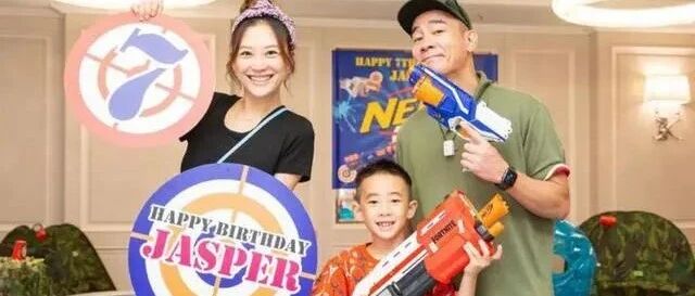 Jasper7岁生日，应采儿产后一月现身？