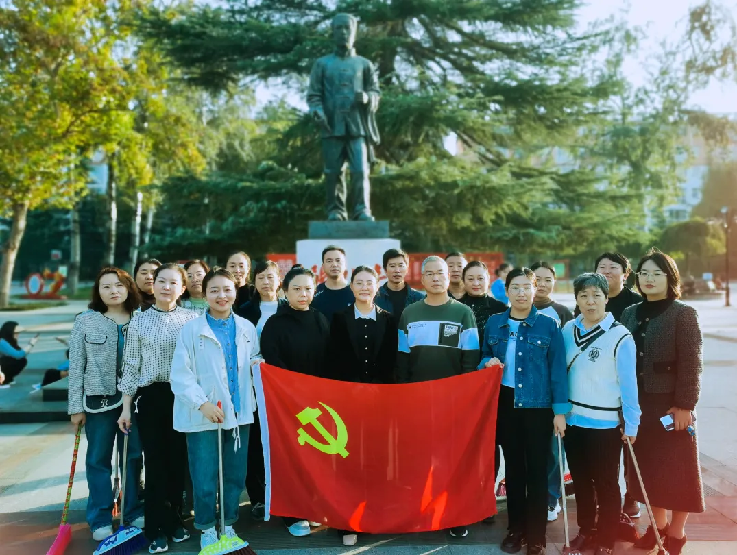 第四小学的孩子们在图书馆阅读