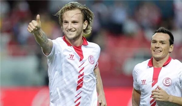 那个干掉梅西和阿根廷的金发男人，可能是第一个去世界杯踢球的建筑师