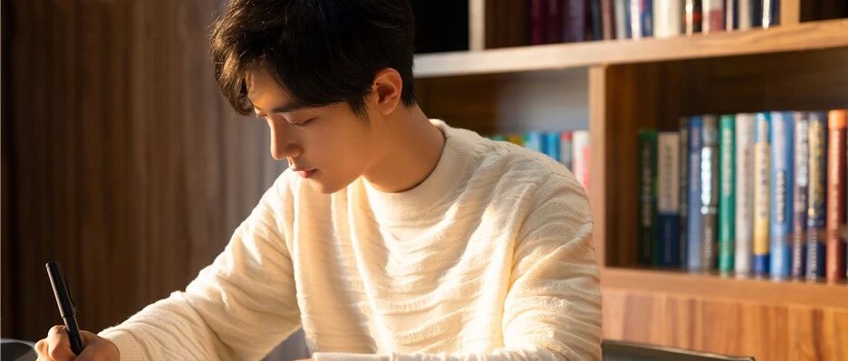 首日夺下热度榜第一，播放量飙破5亿，肖战新剧太火！