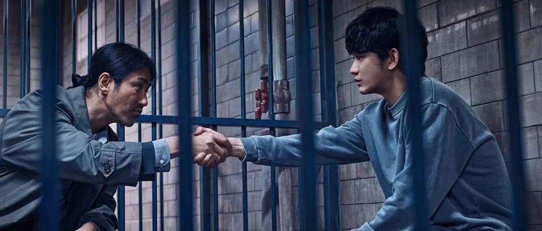 刚开播之时一度飙上9.3分，金秀贤终于奉上一部生猛力作！