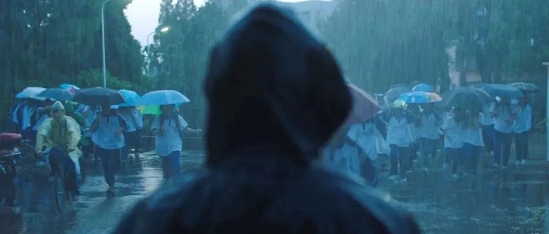 终于盼来了一部迷雾新剧，刚开播就冲上热度榜第一！