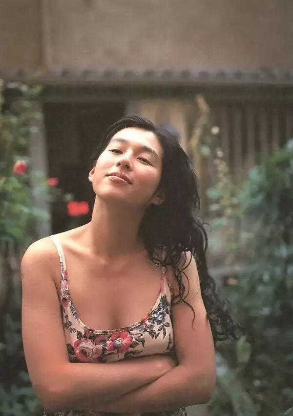 她的笑顏堪稱日劇經典 也影響了一代中國人 如今年過50依舊是女神 日劇與音樂部屋 微文庫