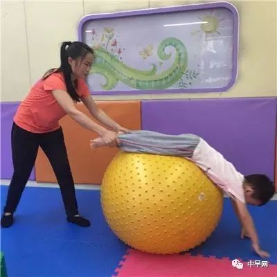 孩子前庭觉失调怎么办？用8个科学锻炼方法在家改善前庭觉