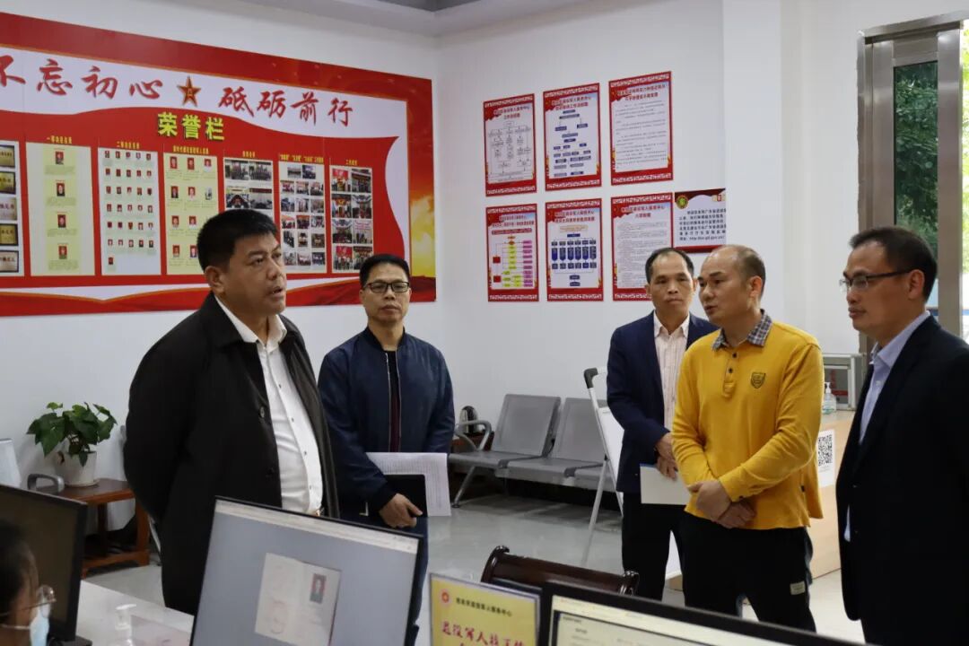 首页>要闻动态>部门动态>陈立文走进每一层楼办公室,详细了解各股室