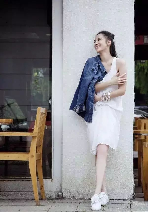 牛仔外套和连衣裙就是这春季节的“王炸”组合!-微信头条网 牛仔外套和连衣裙就是这春季节的“王炸”组合!