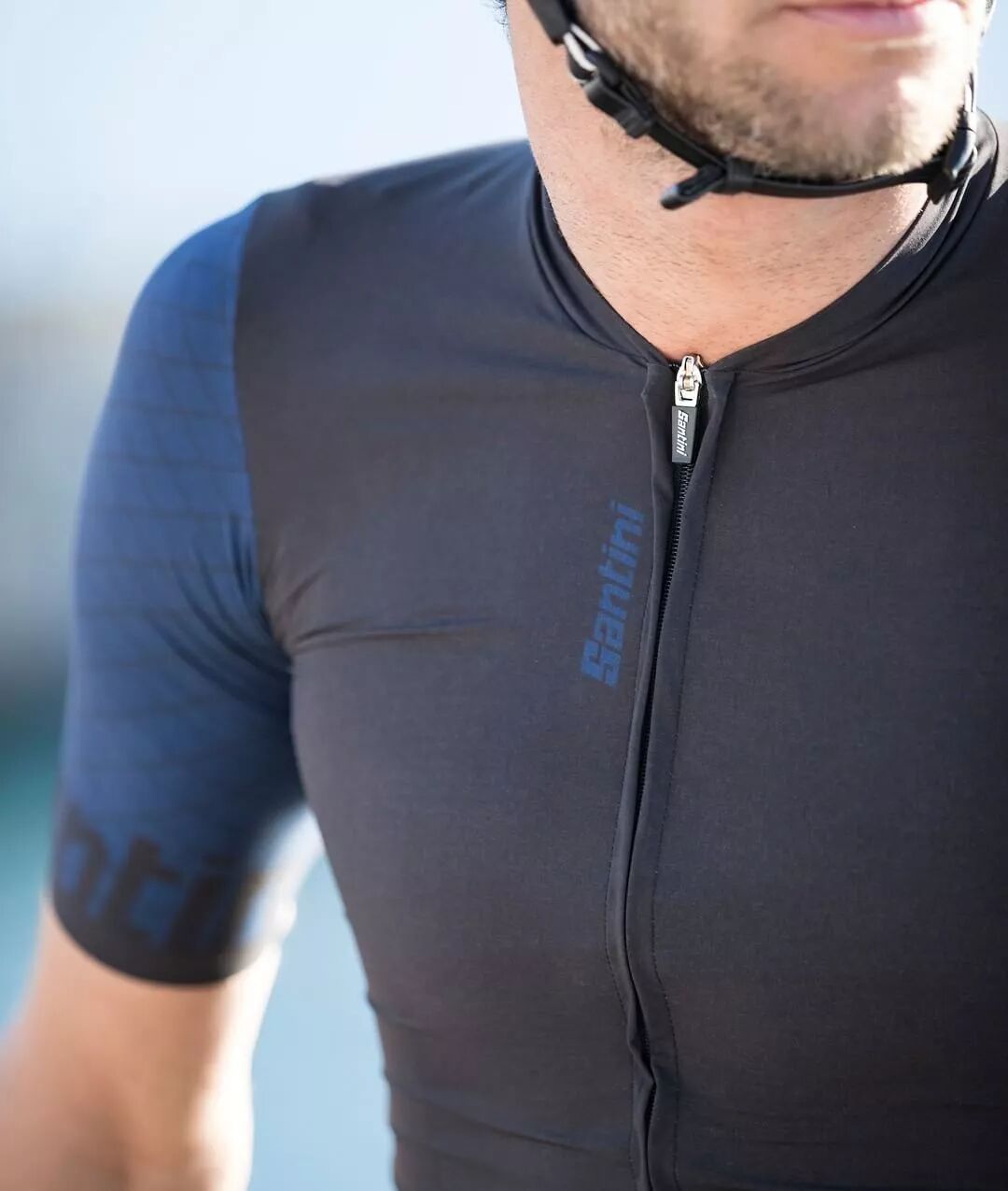 自然也要搭配有好看的车子穿得要skr干净闪亮的豪车才够skr每次骑完都