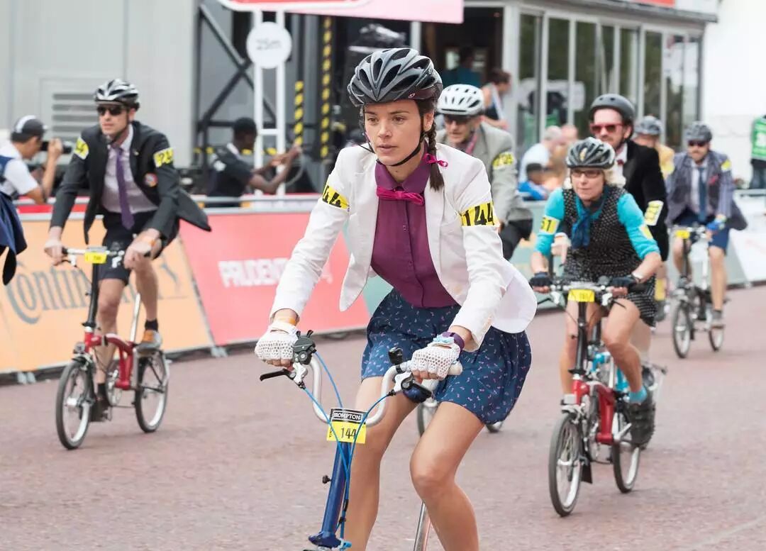 计是必备的不然不够skr车上得有些"毒品"级的配件这台车子能"隐形"