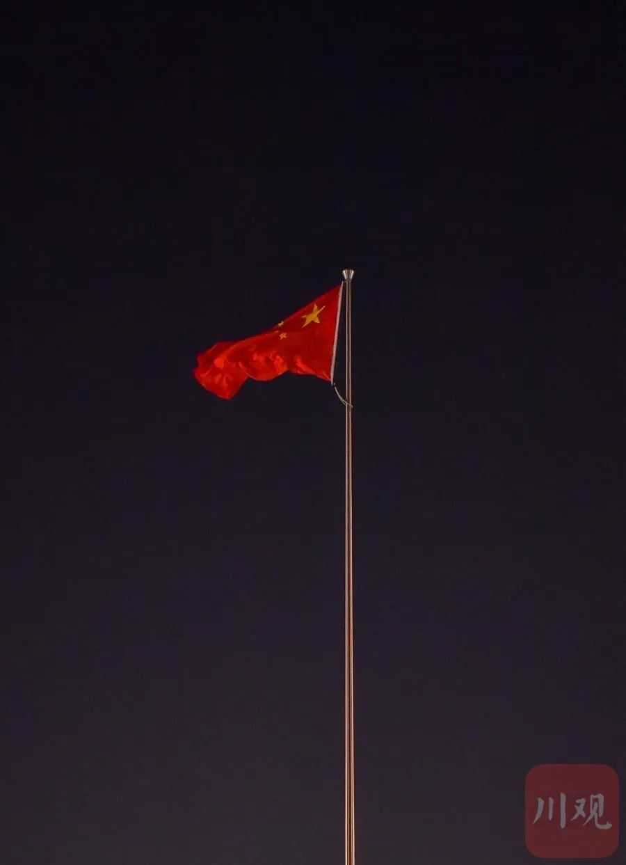 2022年天府广场升起第一面五星红旗!一起向未来!