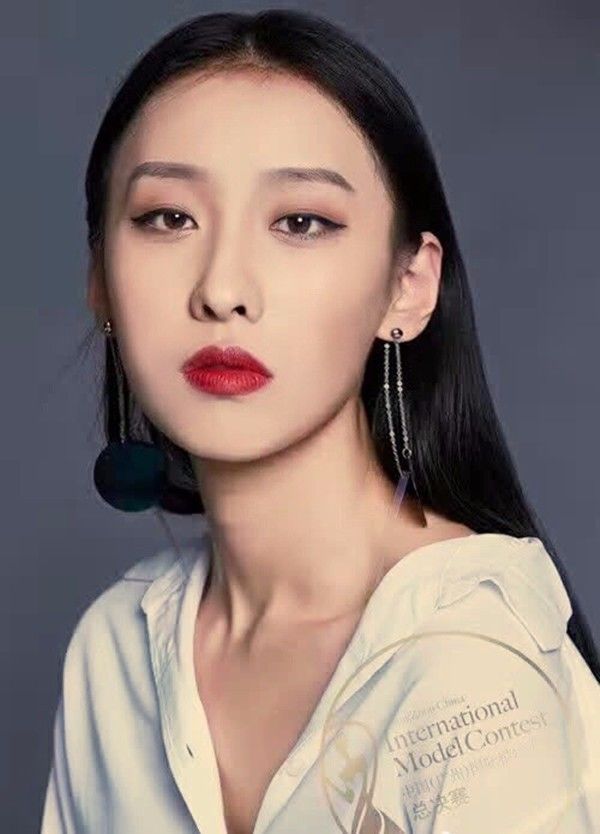 5,李梦绮,1999年出生,来自山东泰安,东华大学服装表演系2017级本科