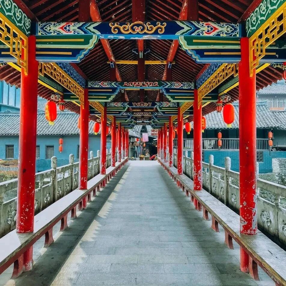 中国最传奇古镇，一脚踏三省，来了就不想离开！