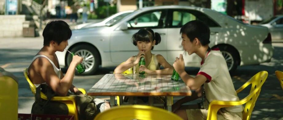 《隐秘的角落》小城爆火！不输青岛，海鲜管饱！还是养老NO.1的圣地...