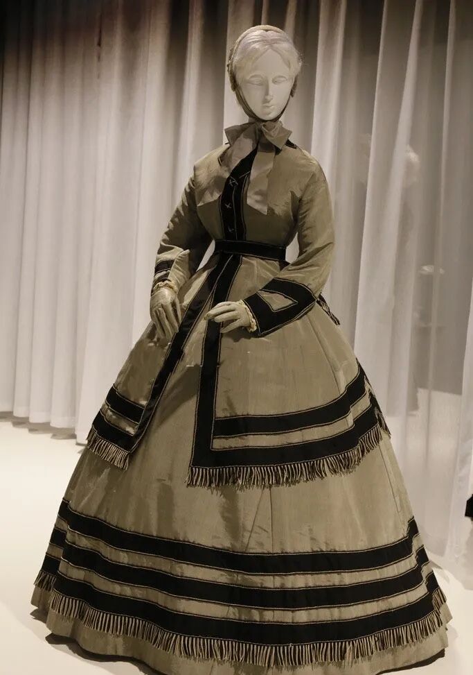 百年西方丧服文化黑色系的优雅时尚