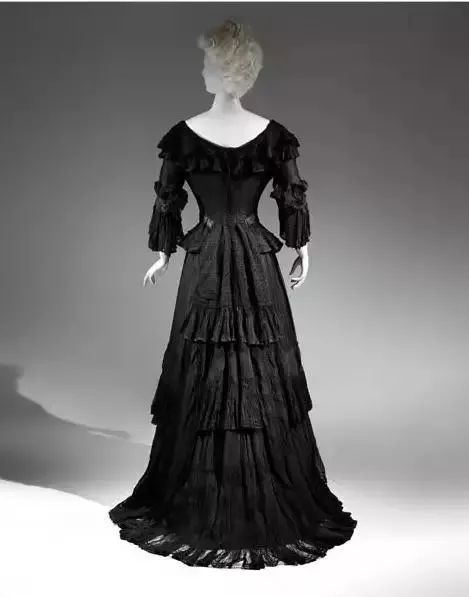 百年西方丧服文化黑色系的优雅时尚