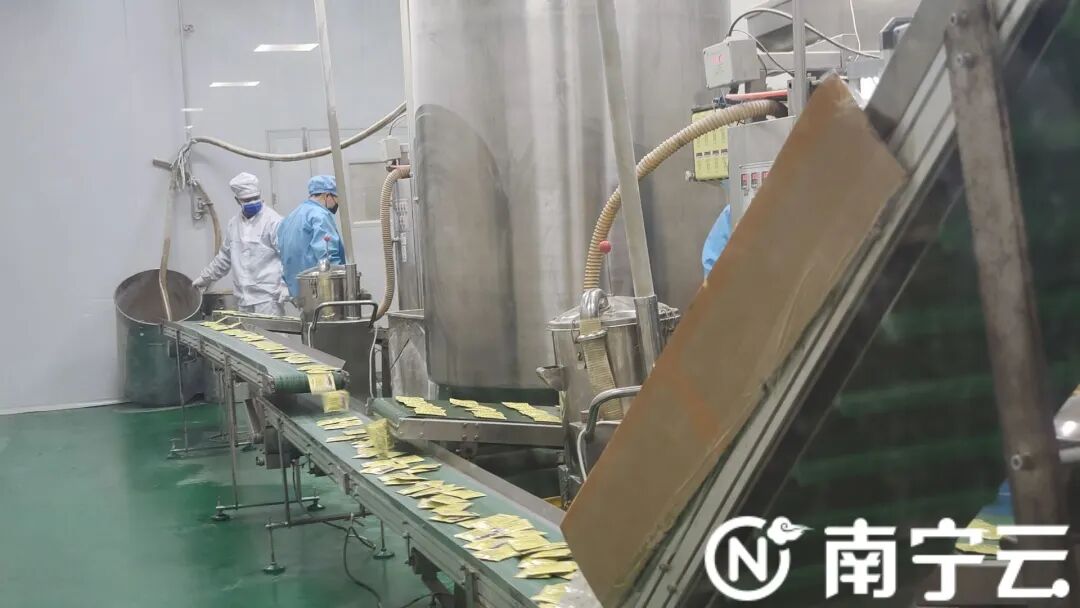 新春走基层日均可产20万盒小柴胡颗粒！南宁这家药企24小时运转全力扩产保供