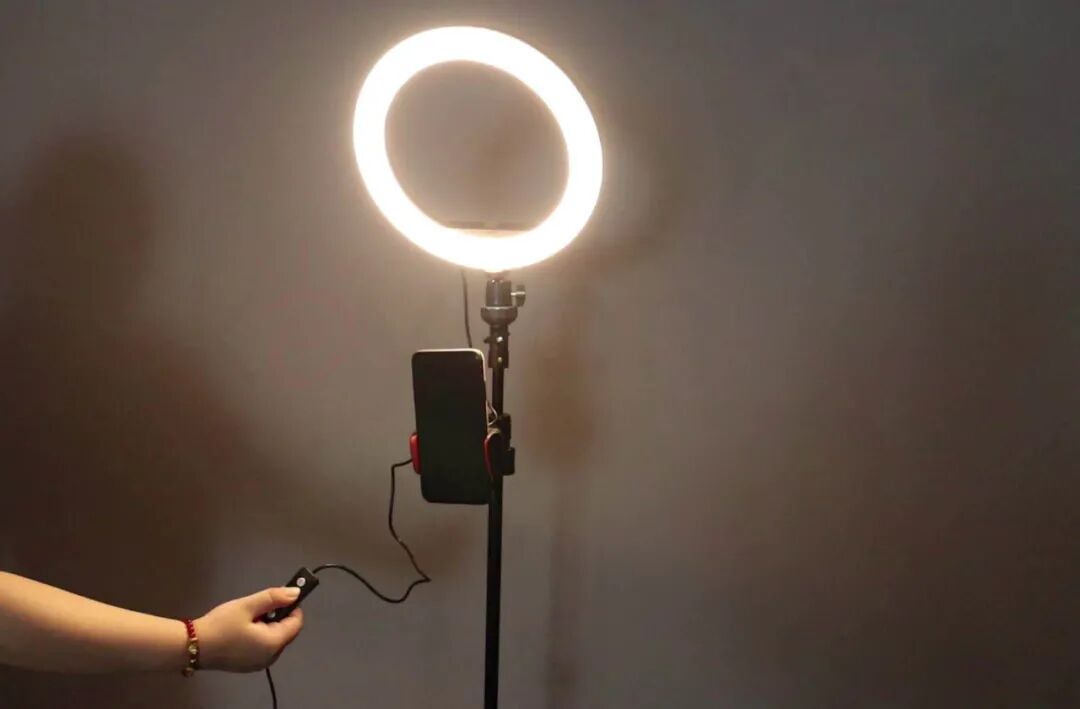 从赔钱到燃烧自己，品牌直播间如何破局？-广告人干货库