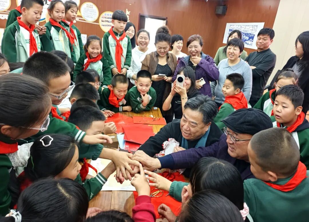 草原大写意剪纸传承与成果展示活动成功举办 第2张