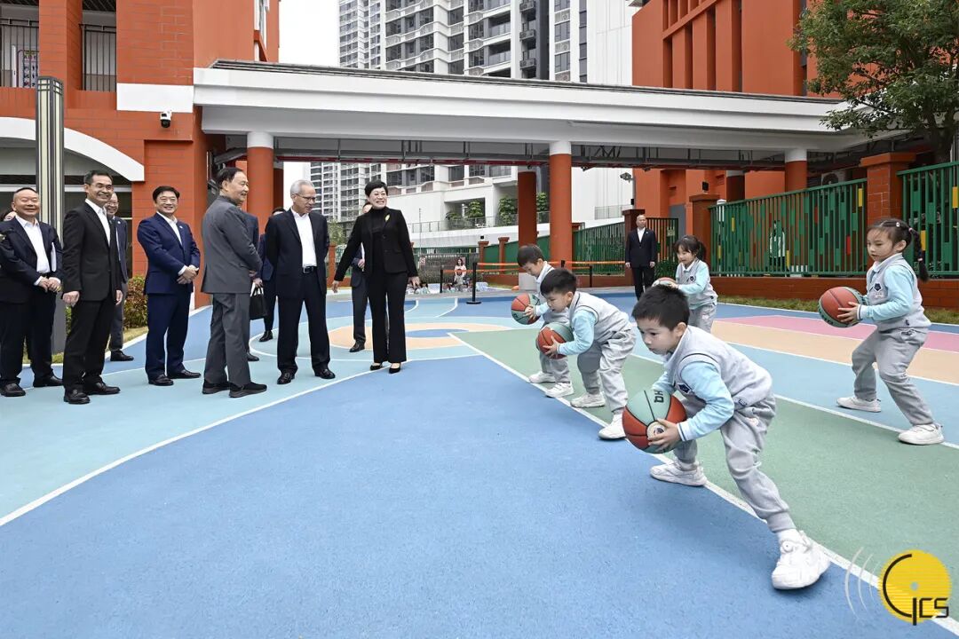 ▲岑浩辉考察濠江中学附属横琴学校