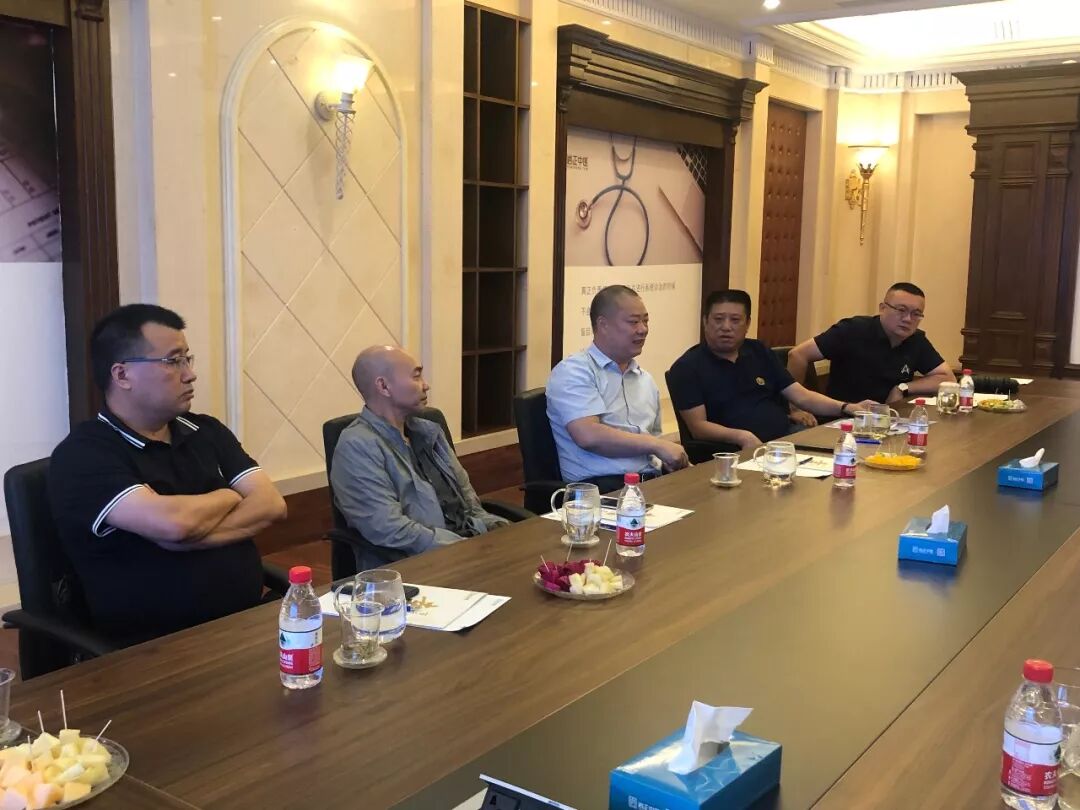 浙江省四川商会企业家一行参访岩正中医