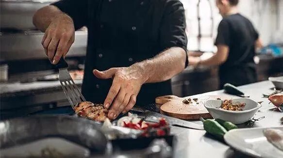 廚師技校哪家好_學廚師上技校有用嗎_廚師在技校是什么專業