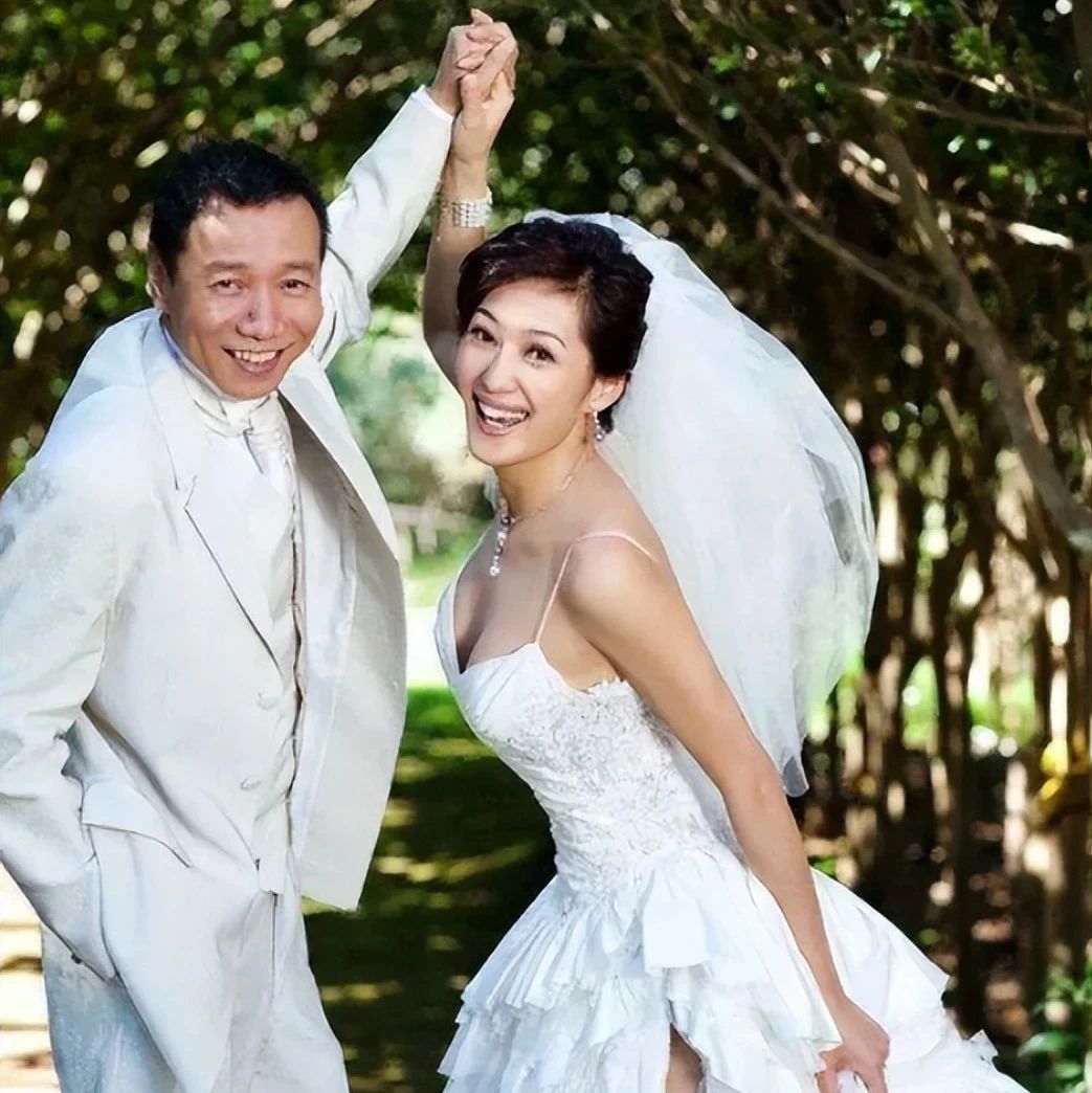 “性感女人”孟广美,被前任骗光家产,43岁嫁京城富豪收获幸福