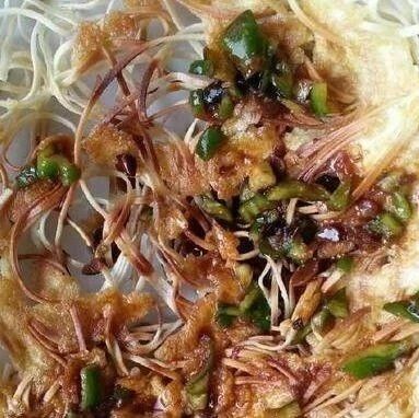 媳妇突发奇想用面条做小吃，出锅就遭哄抢，儿子连吃5个才过瘾