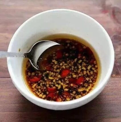 做凉拌菜时，不管是什么菜，学会这碗万能凉拌汁，酸辣开胃又好吃