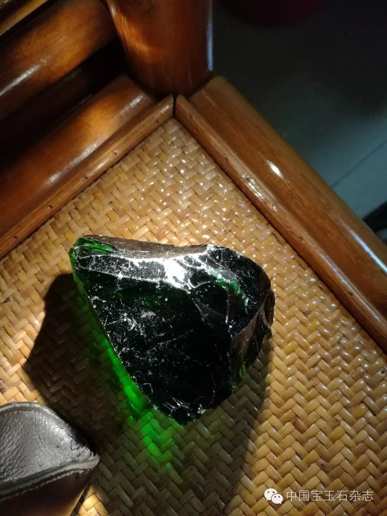 图2 所谓的"冰翠"——绿色玻璃