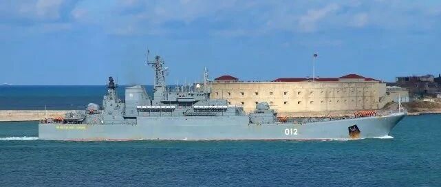 俄6艘登陆舰抵达，黑海舰队实力激增！开进亚速海，乌军侧翼危险