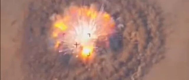 好奢侈！俄军弹道导弹，精确炸毁乌克兰防空导弹，爆炸威力太惊人