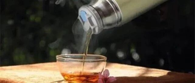 保温杯里泡枸杞，杯盖与大炮炮闩一模一样！背后竟是中华百年屈辱