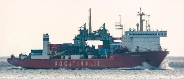 俄核巨轮比航母还大，桨叶断裂抛锚在非洲！货物太关键，进退两难