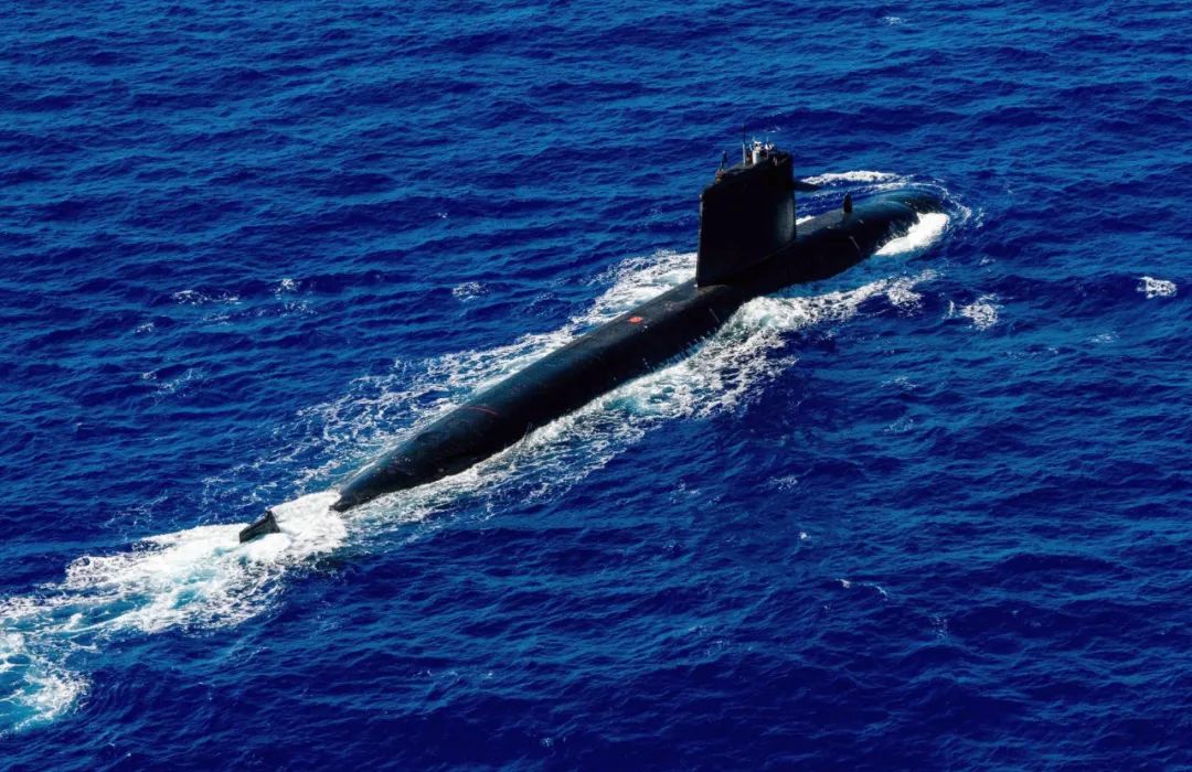【深度】法国海军冲向亚洲！核潜艇打头阵，航母压阵开来