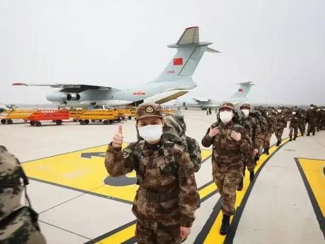 美国警察对黑人军官施暴,星条旗被按在地上摩擦!高晓松惨被打脸-微信头条网 美国警察对黑人军官施暴,星条旗被按在地上摩擦!高晓松惨被打脸