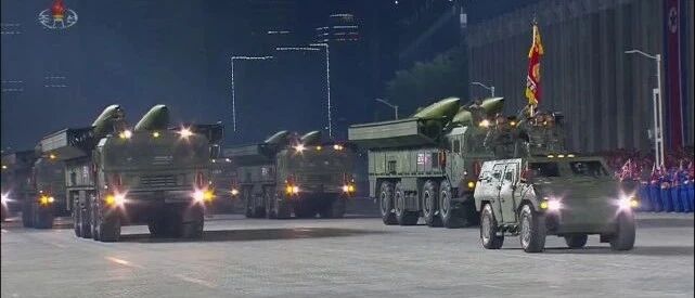 铁流滚滚气势宏大！都是全新装备，外形酷似美俄，颜值战斗力大增